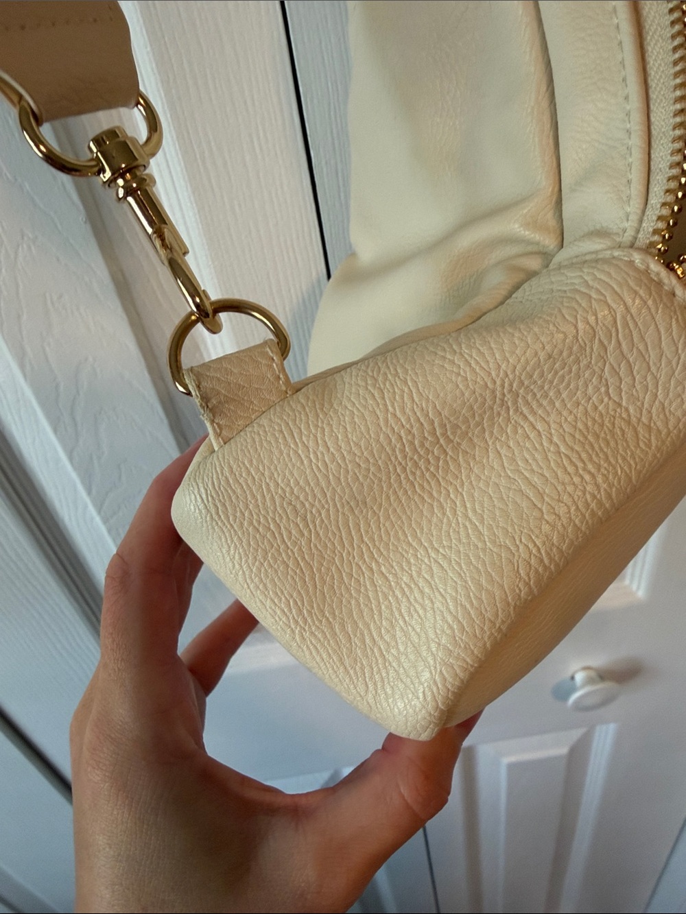 Universal Thread Cream Crossbody - Picture 9 of 10